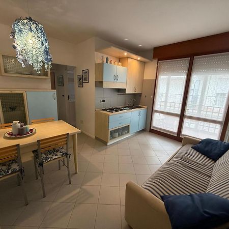 Gracious Apartment Located In The Heart Of Lignano Lignano Sabbiadoro Exteriör bild