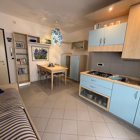 Gracious Apartment Located In The Heart Of Lignano Lignano Sabbiadoro Exteriör bild