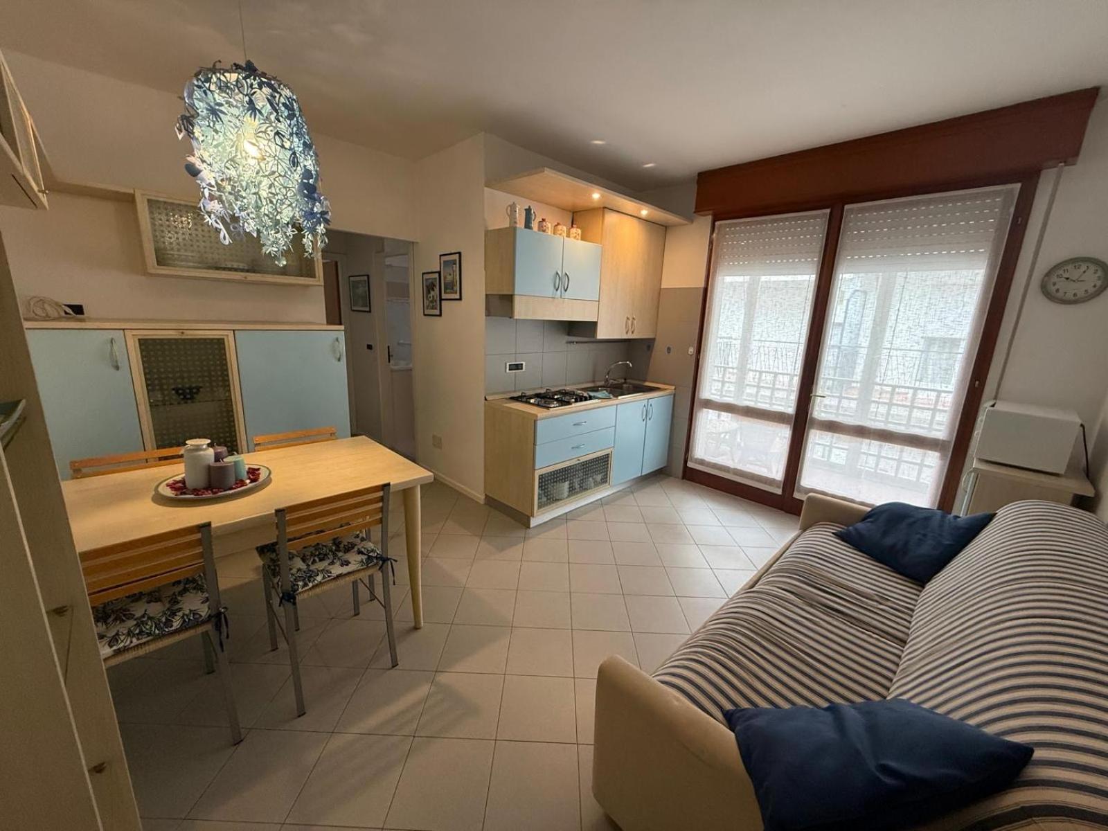 Gracious Apartment Located In The Heart Of Lignano Lignano Sabbiadoro Exteriör bild