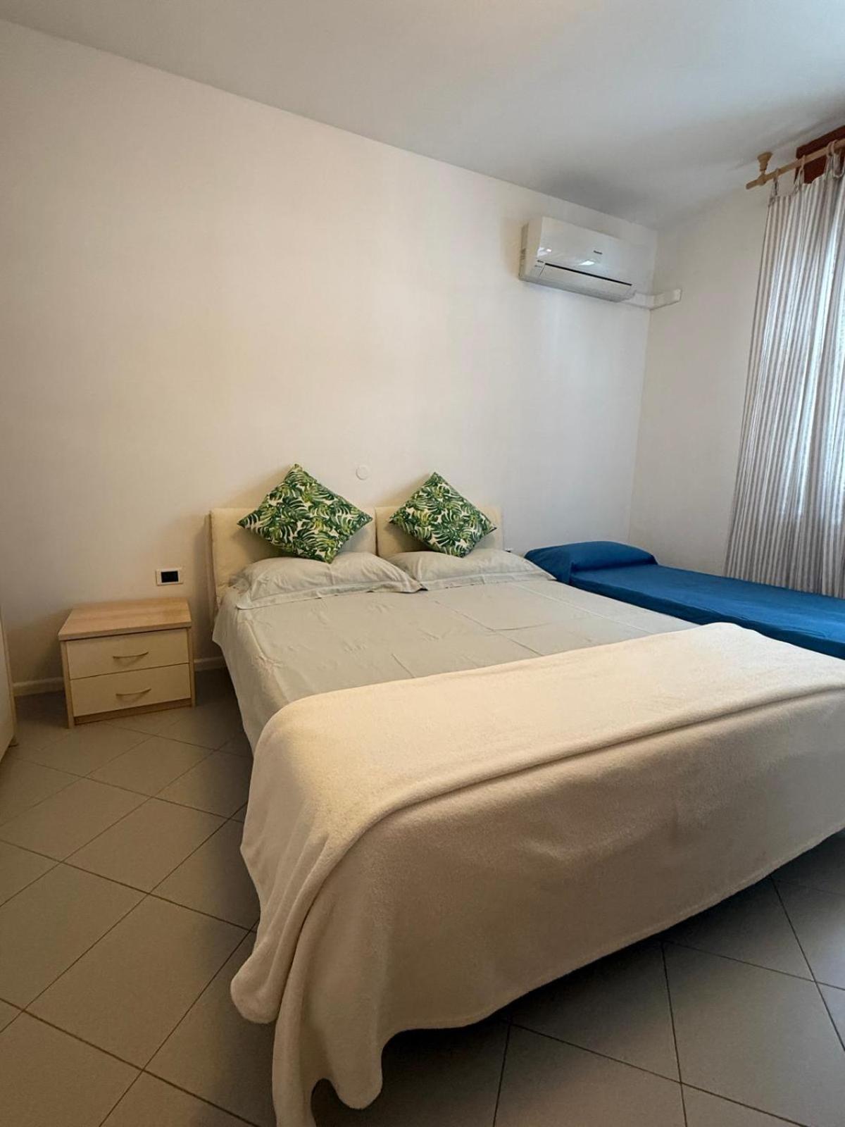 Gracious Apartment Located In The Heart Of Lignano Lignano Sabbiadoro Exteriör bild