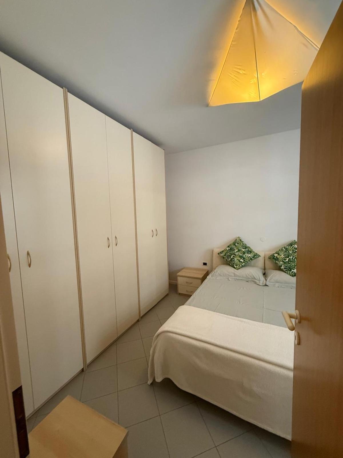 Gracious Apartment Located In The Heart Of Lignano Lignano Sabbiadoro Exteriör bild