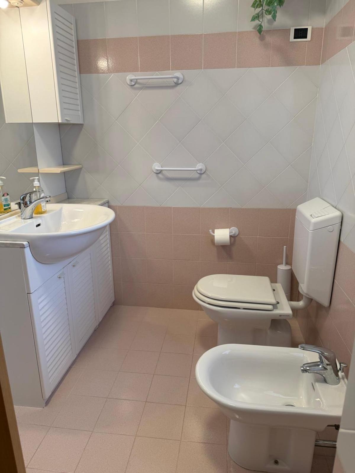 Gracious Apartment Located In The Heart Of Lignano Lignano Sabbiadoro Exteriör bild