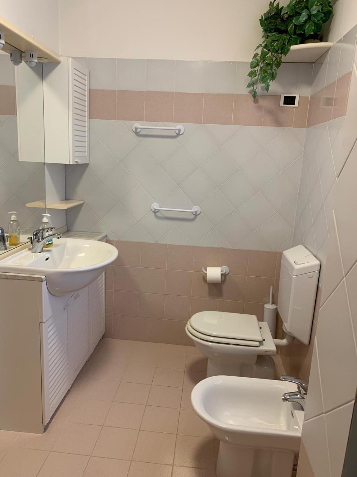 Gracious Apartment Located In The Heart Of Lignano Lignano Sabbiadoro Exteriör bild